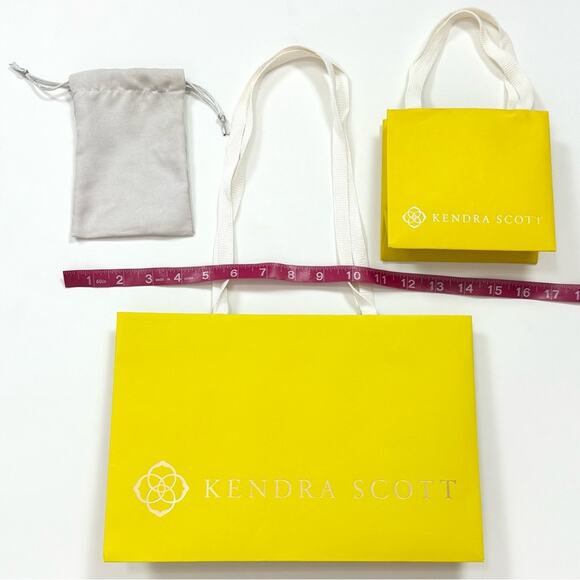 Kendra Scott Gift Packaging - Picture 3 of 4